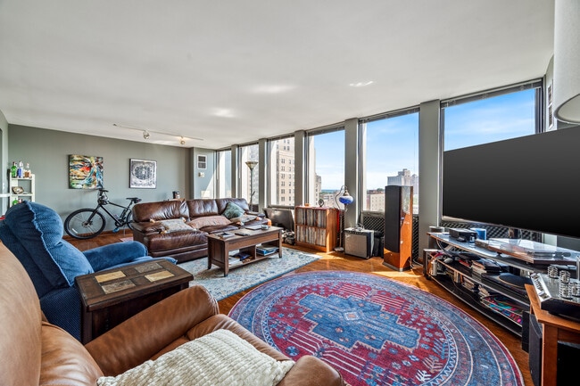 Foto del edificio - 345 W Fullerton Pkwy