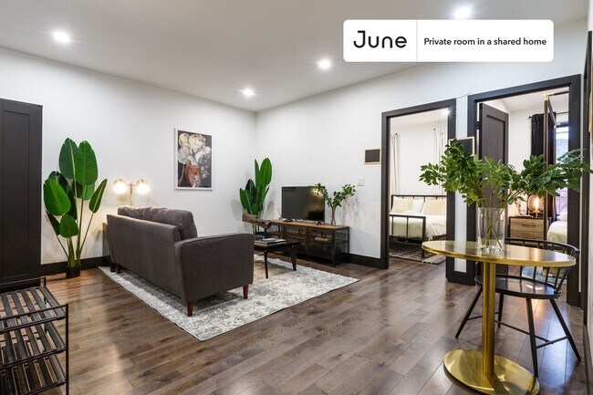 Foto del edificio - Private bedroom in 3 bed/1 bath Home
