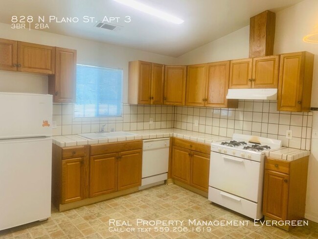Foto del edificio - 828 N Plano St