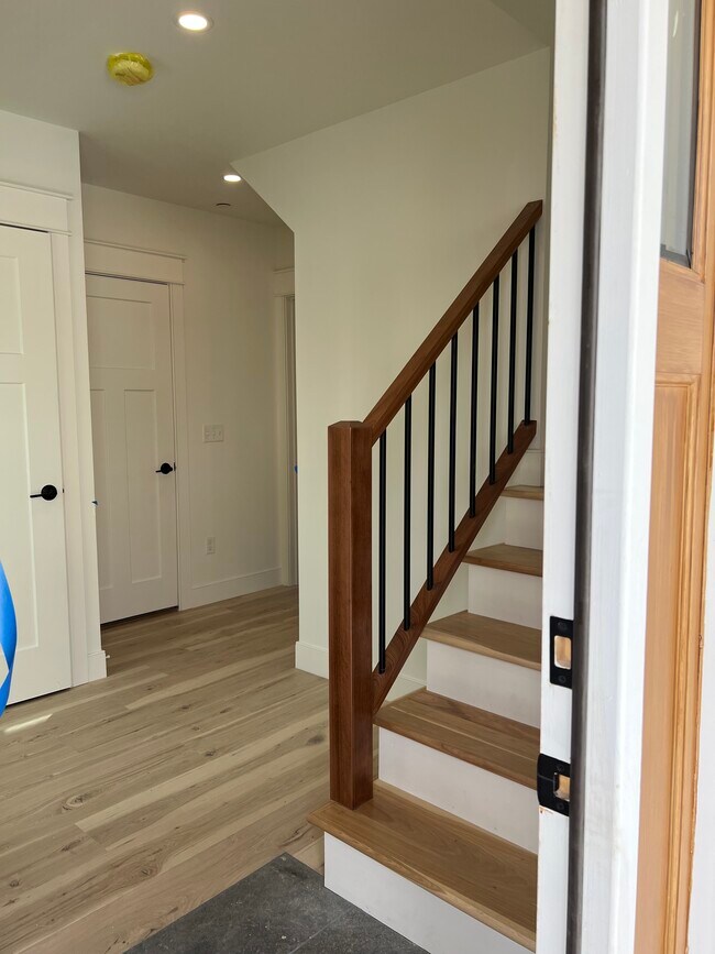 95 Barrett Street, Northampton, MA 01060 Townhouse for Rent in