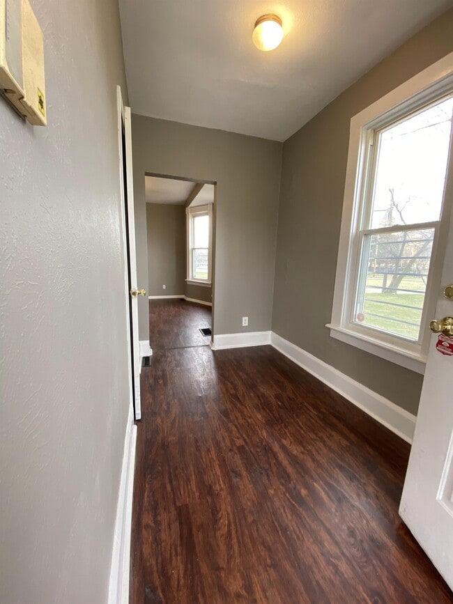 Building Photo - 2273 Mayville Pl