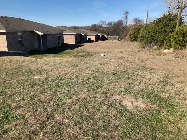 Foto del edificio - 403 Justin Ln