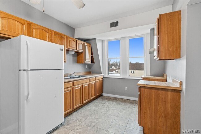 Building Photo - 2111 Seneca St