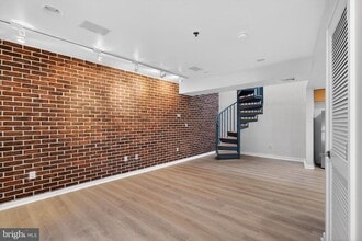 Building Photo - 36 Moore St