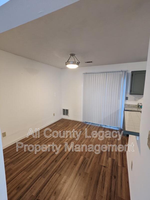 Building Photo - 5623 Wells Cir