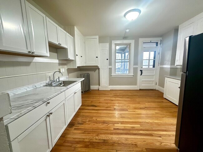 Foto del edificio - 589 Pleasant St