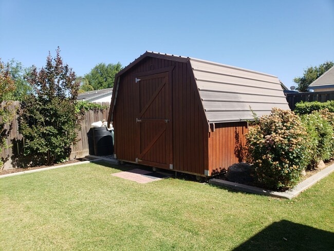 Building Photo - 3 Bedroom 2 Bath available soon