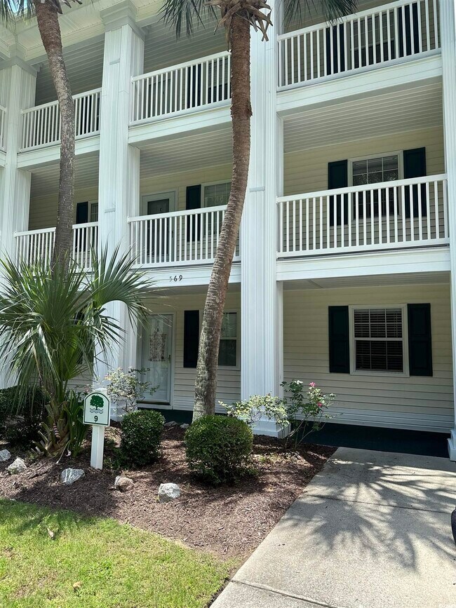 Foto del edificio - 569 Blue River Ct