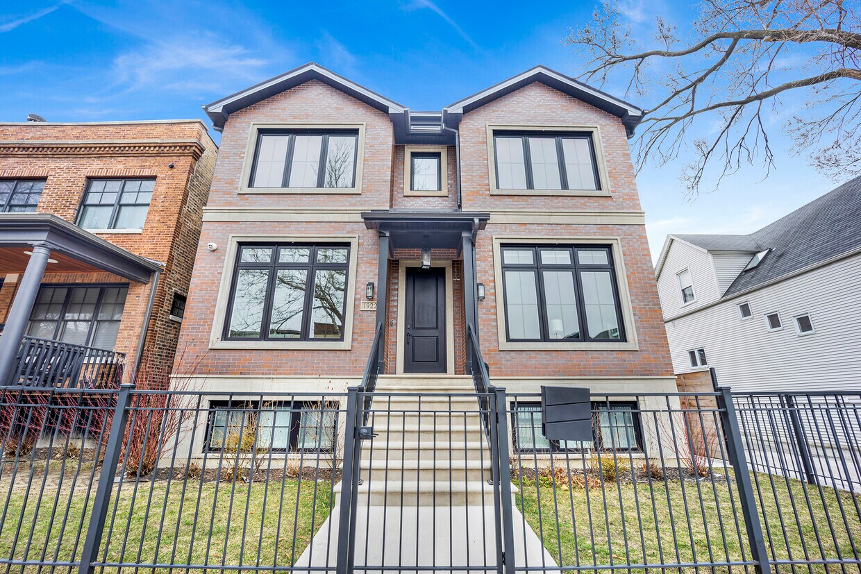 Primary Photo - 1922 W Grace St