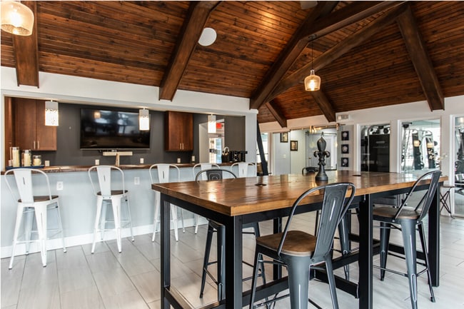 Building Photo - Available now! 2 bed 2 bath with wood burning fireplace in Dublin City Schools!