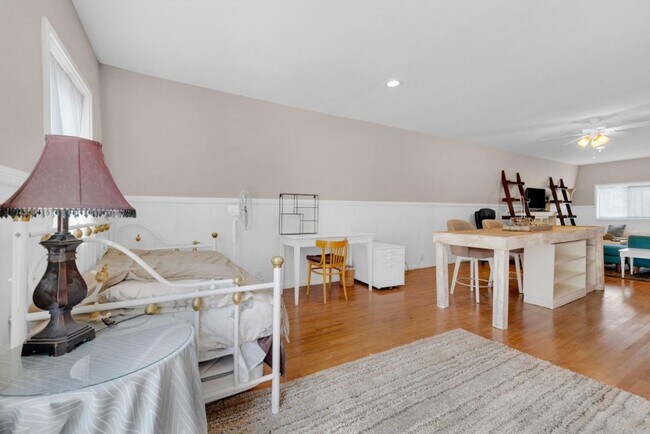 Foto del edificio - MOVE-IN SPEACIAL!! Peaceful Farmhouse Stud...