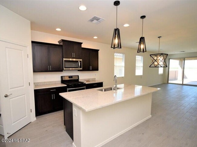 Building Photo - 10736 W Embrey Dr