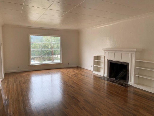 Building Photo - 3 br, 1.5 bath Apartment - 32 Via Ventura