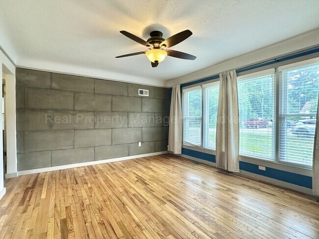 Foto del edificio - Bright 2-Bed Ranch Near Downtown Farmington