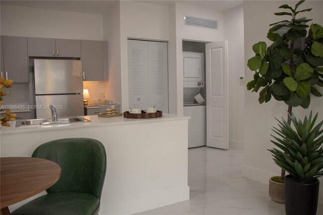 Foto del edificio - 1453 W 29th St