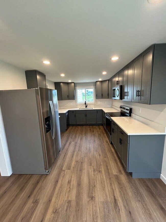Building Photo - Fully Remodeled Five Bedroom House for Rent!