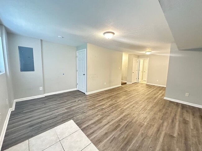 Building Photo - 114 Tanbark Dr