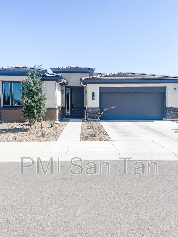 Primary Photo - 1207 Via Del Oro