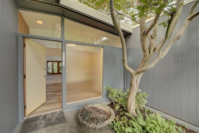 Foto del edificio - 8241 45th Ave NE