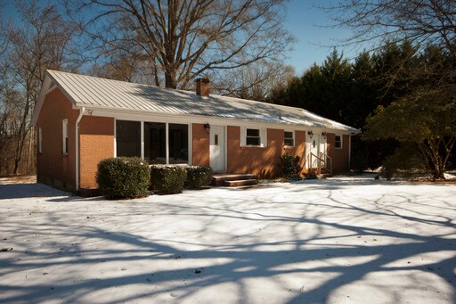 Foto del edificio - 3330 Saint James Church Rd