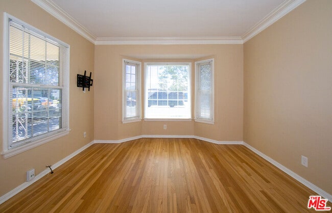 Foto del edificio - 6353 W 82nd St