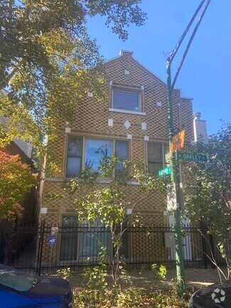 Building Photo - 1920 N Oakley Ave