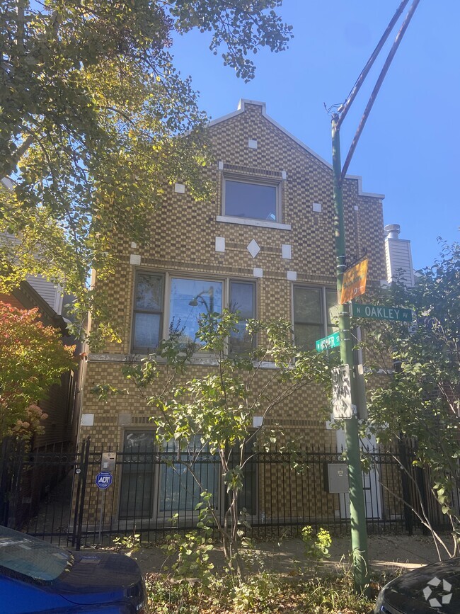 Building Photo - 1920 N Oakley Ave