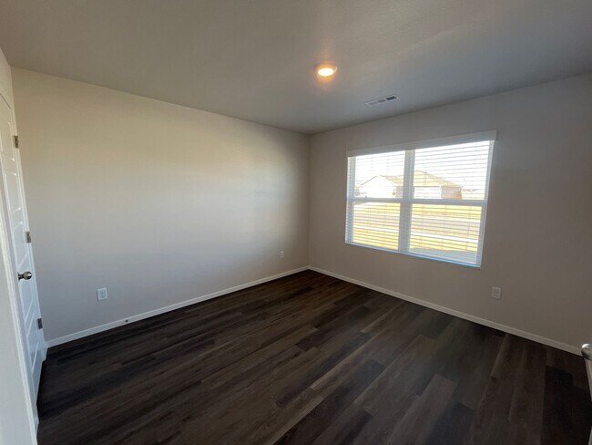 Foto del edificio - *Leap Year Special* BRAND NEW Four Bedroom...