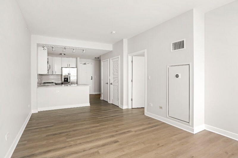 Foto principal - 227 S Halsted St