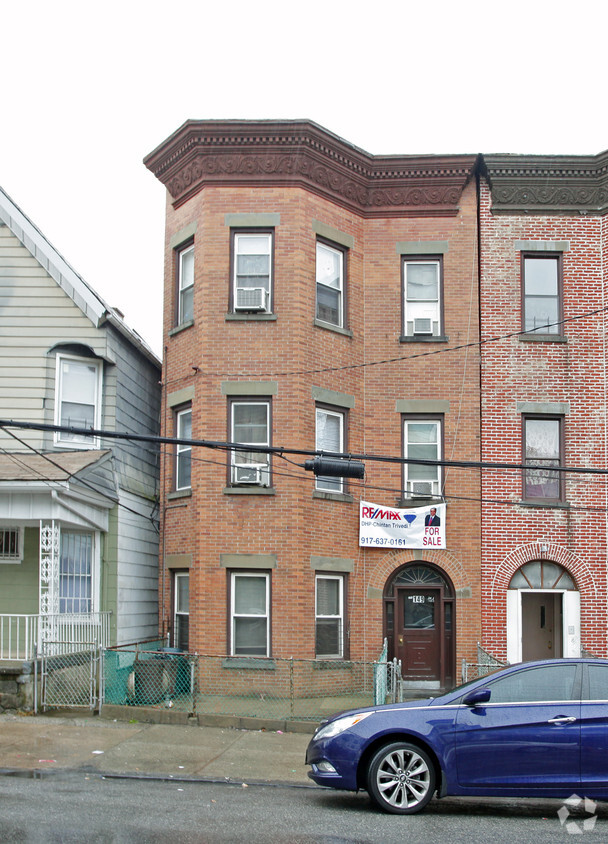 Primary Photo - 149 Linden St