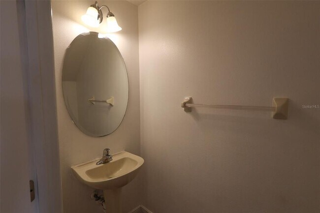 Building Photo - 16464 Cedar Crest Dr