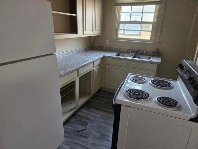 Photo - 927 Dequincy St House