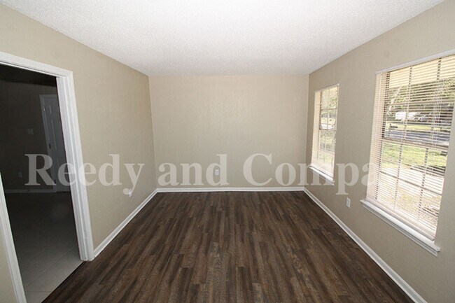 Foto del edificio - 3230 Sweet Springs Dr