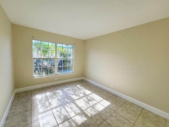 Building Photo - 420 Blue Heron Blvd