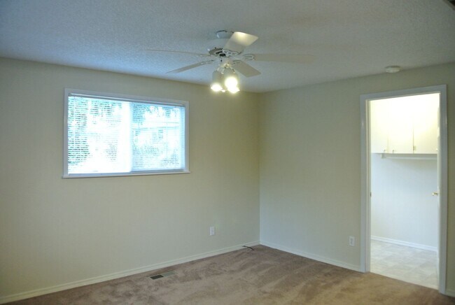 Foto del edificio - Spacious 4 bedroom 2 bath Home in North Al...