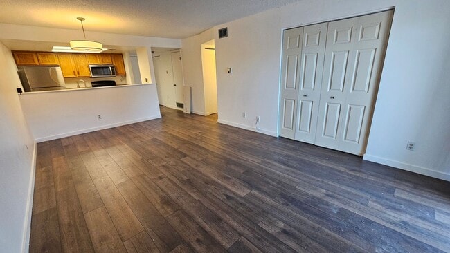 Building Photo - Welcome to your new home!  2 beds, 2 baths...