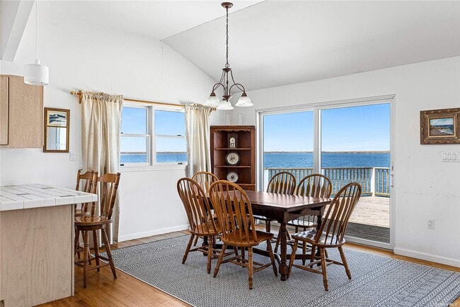 Building Photo - 654A Dune Rd