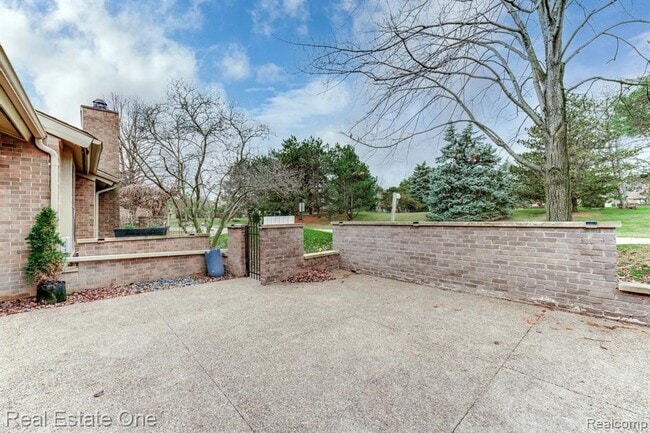 Foto del edificio - 1631 S Hill Blvd