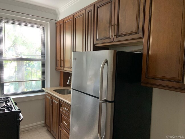 Foto del edificio - 77-20 Austin St