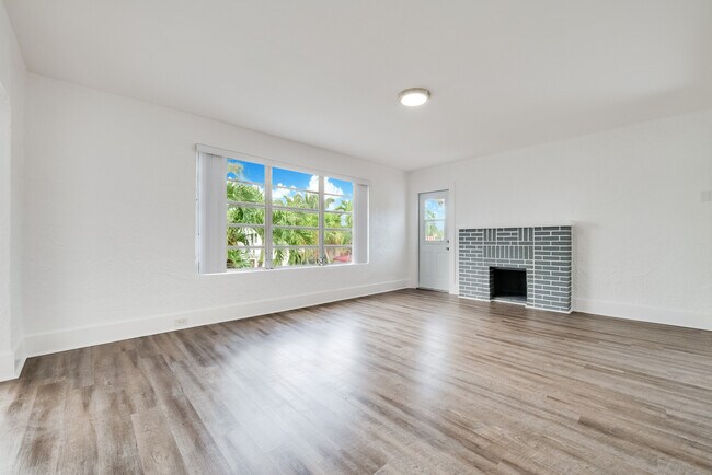 Building Photo - 1736 SW 9th St