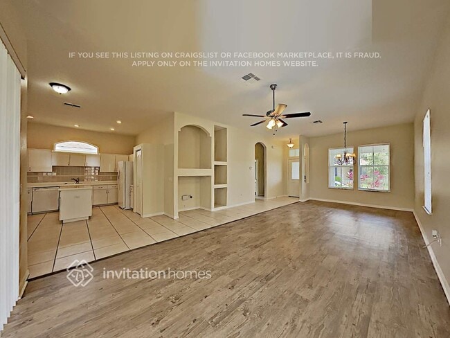 Building Photo - 10126 Ringling St