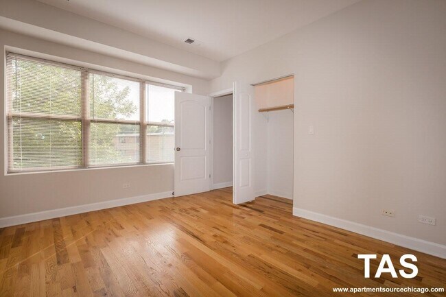 Foto del edificio - 7225 N Rogers Ave