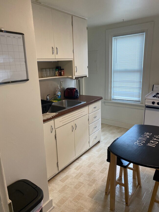 Kitchen - 1613 10th St S