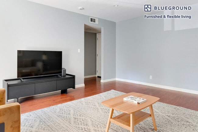 Building Photo - 235 Arlington Rd