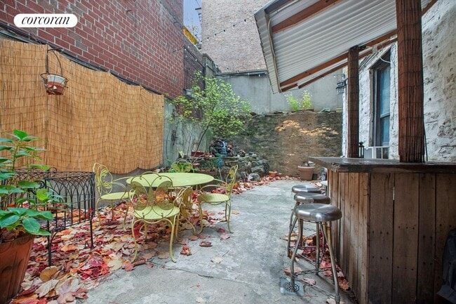 Building Photo - 461 W 44th St