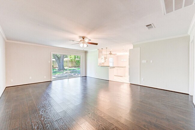 Building Photo - Updated Home with Versatile Layout and Pri...