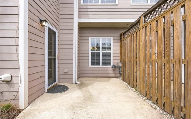 Building Photo - 2BR Townhome in Summerhill with Garage and Exterior Maintenance Included