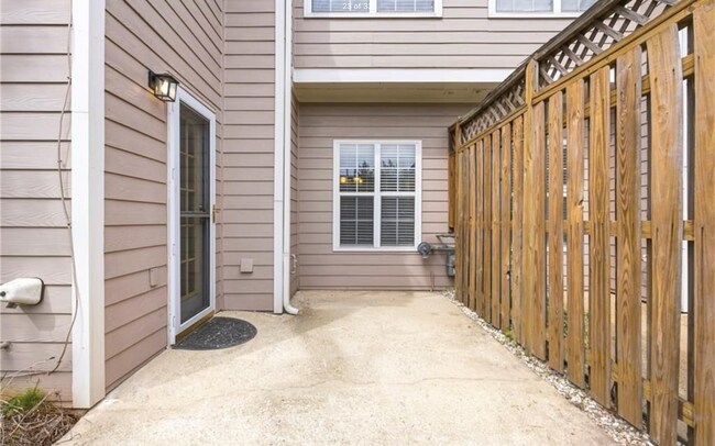 Foto del edificio - 2BR Townhome in Summerhill with Garage and Exterior Maintenance Included