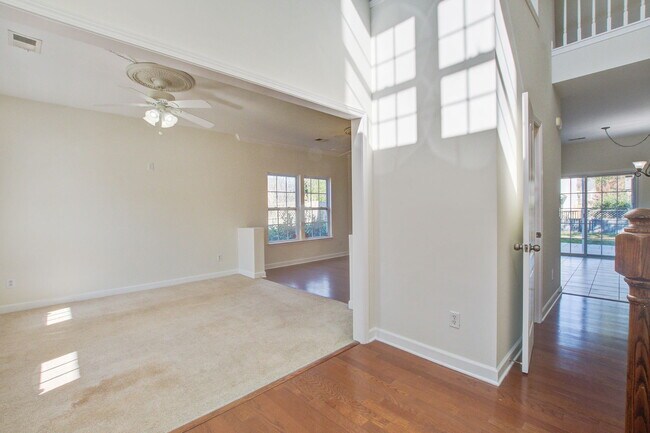 Foto del edificio - 156 Red Leaf Blvd