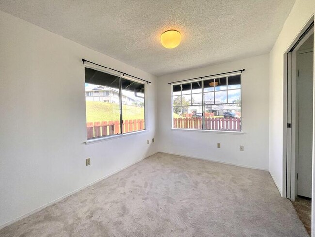 Building Photo - 95-1058-1058 Kuauli St